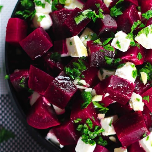 Box salad , feed's 8-10 . Baby beetroot