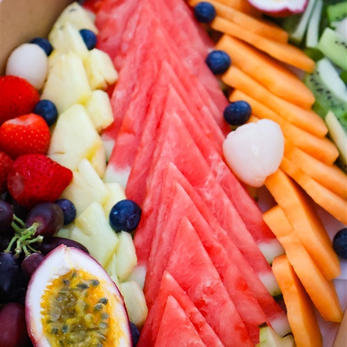 Seasonal Fruit Box (Feeds 8)